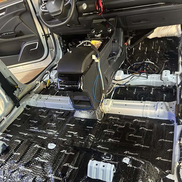 Noise Insulation Automotive Sealing Strip Tailor Engineered Car Soundproof Seal Strip